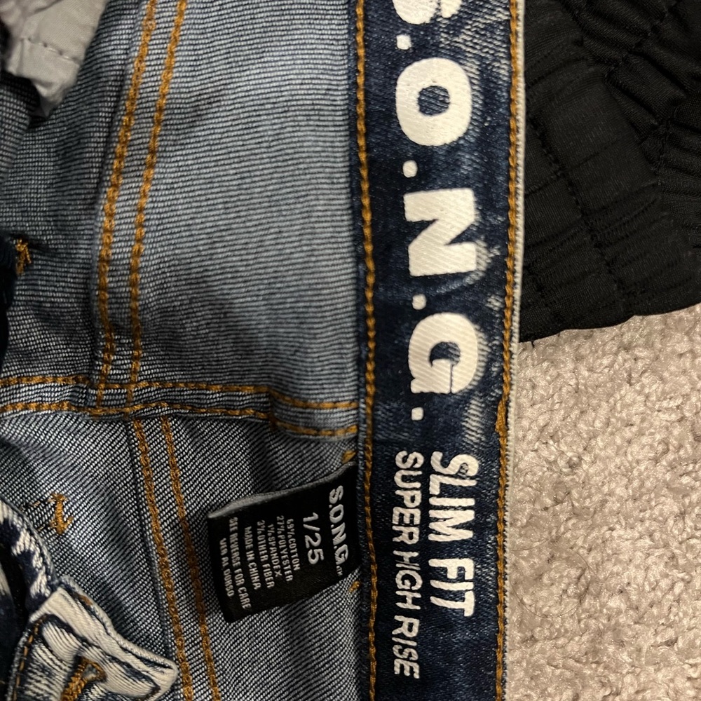 High Rise| Slim Fit Jeans| Size 1 | Never Worn